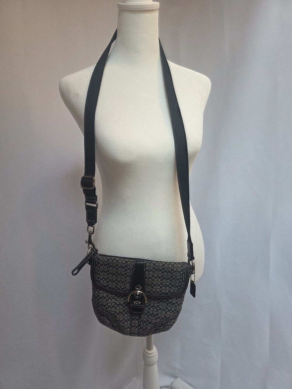 Authentic Coach Signature Canvas Crossbody Messenger Bag Silver Buckle